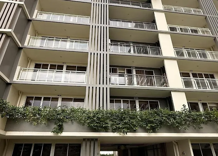 Resort-inspired Staycation Near Bgc And Naia Apartamento